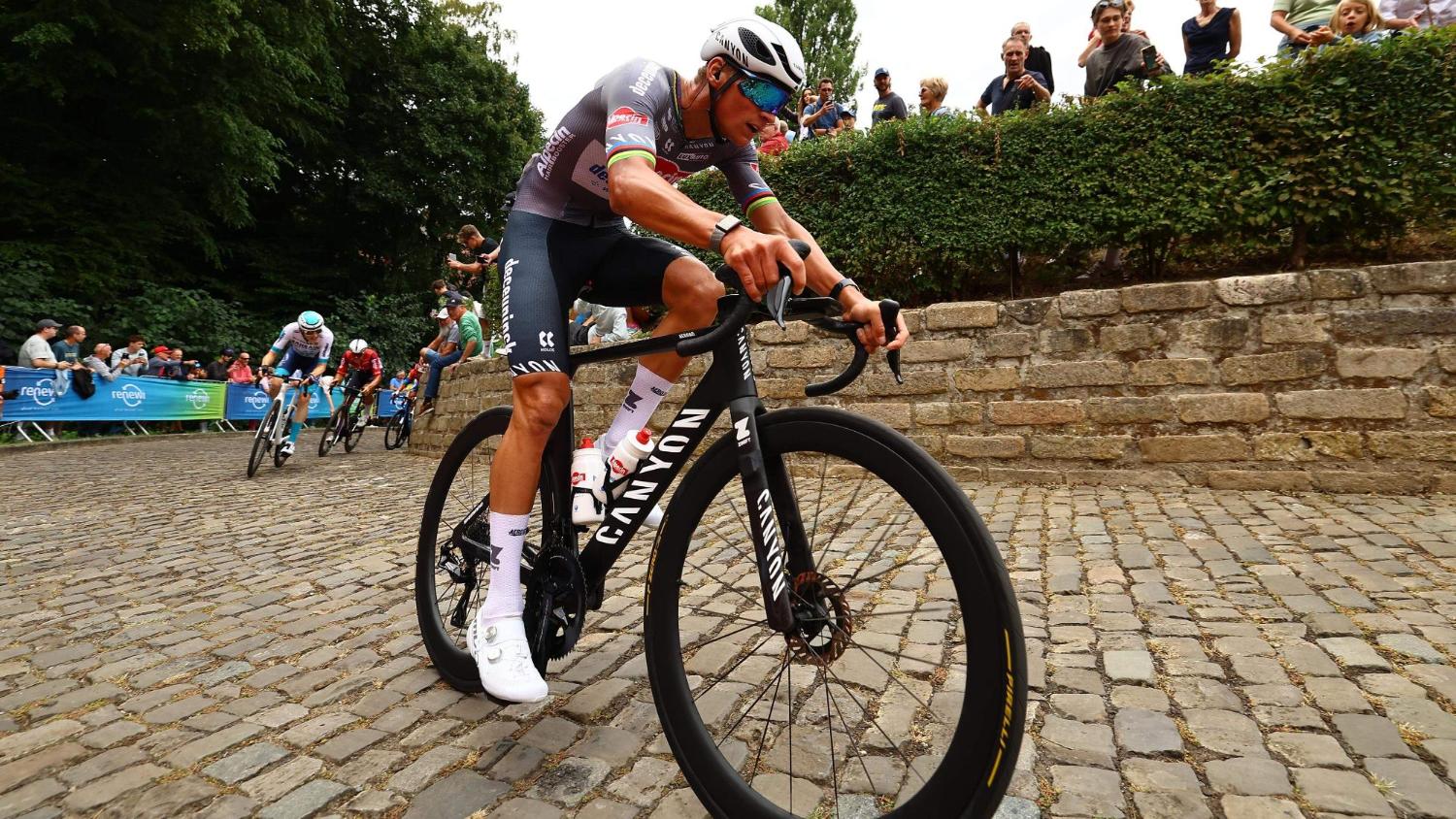 🚨🏆🚴🏻‍♂️🇧🇪Renewi Tour: van der Poel piega De Lie sul Muur !🇳🇱